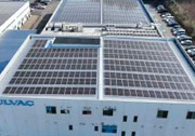 長い日照時間を有効活用脱炭素企業への転換を目指し太陽光発電設備を導入-CO₂削減量は年間約230トン-